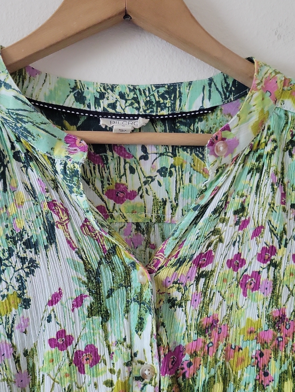 [anthro] Pilcro Green Floral Crinkle Button Down Blouse Size Medium - Picture 2 of 9